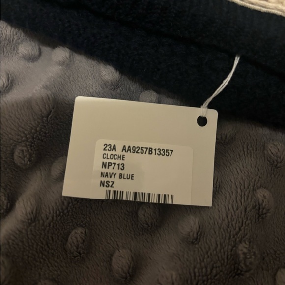 Auth Chanel Logo Beanie Navy - Picture 3 of 8